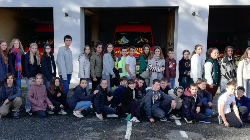 Les collégiens en visite au centre de secours et incendie