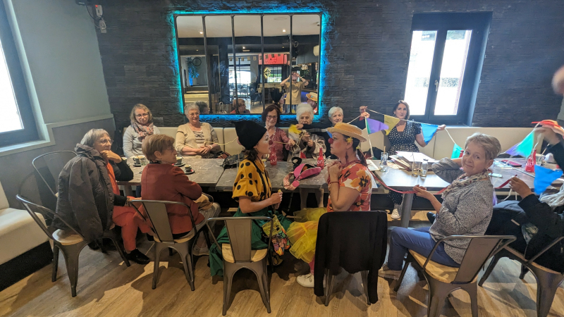 Café mémoire : après les clowns, la magie de Noël !