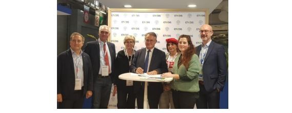 Signature de la convention.