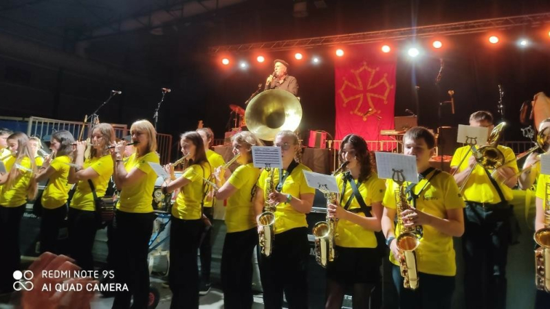 Nadau avant Nadau  au Mouzon  ...et en fanfare