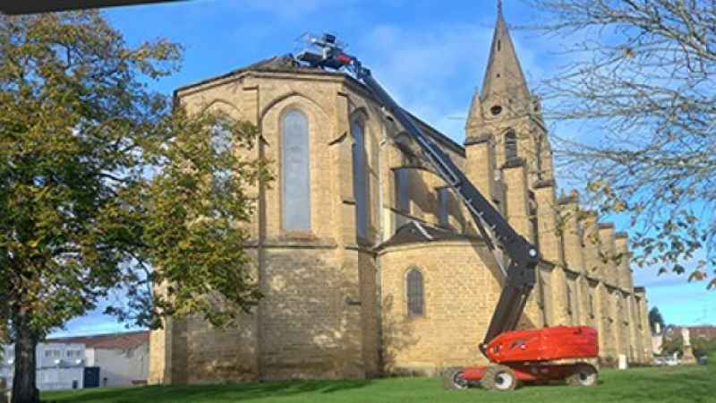 Tout beau tout neuf le toit de l'église