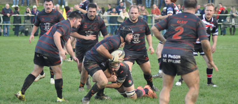 UAV Rugby : Vic l'emporte aux trilles finales de l'arbitre 18 à 16