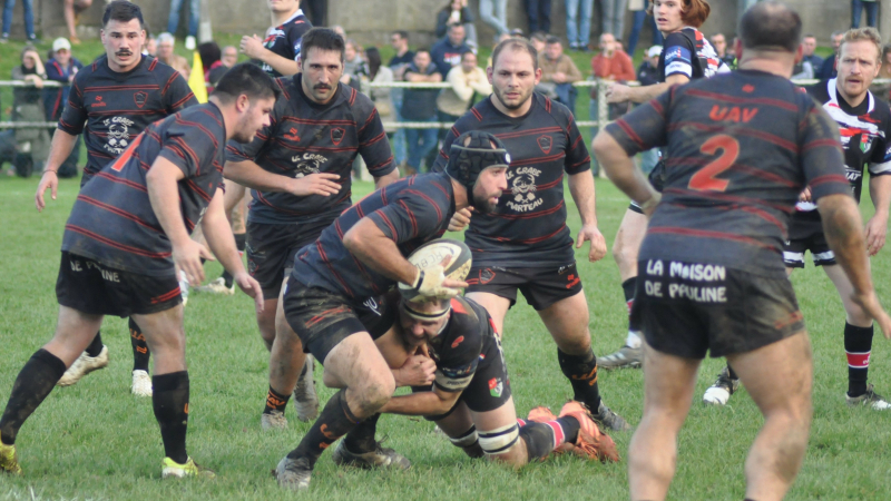 UAV Rugby : Vic l'emporte aux trilles finales de l'arbitre 18 à 16
