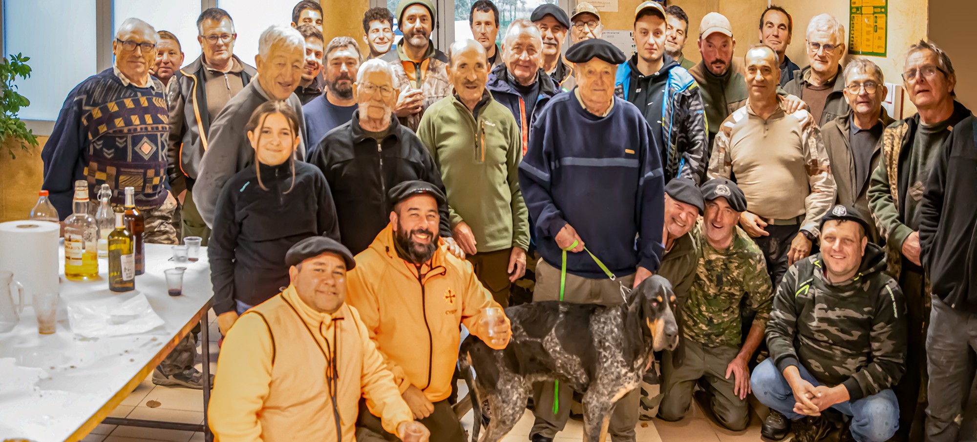 0 Les chasseurs et un bleu de Gascogne 1bis 041224.jpg