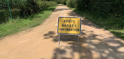 inondation route barrée.jpg