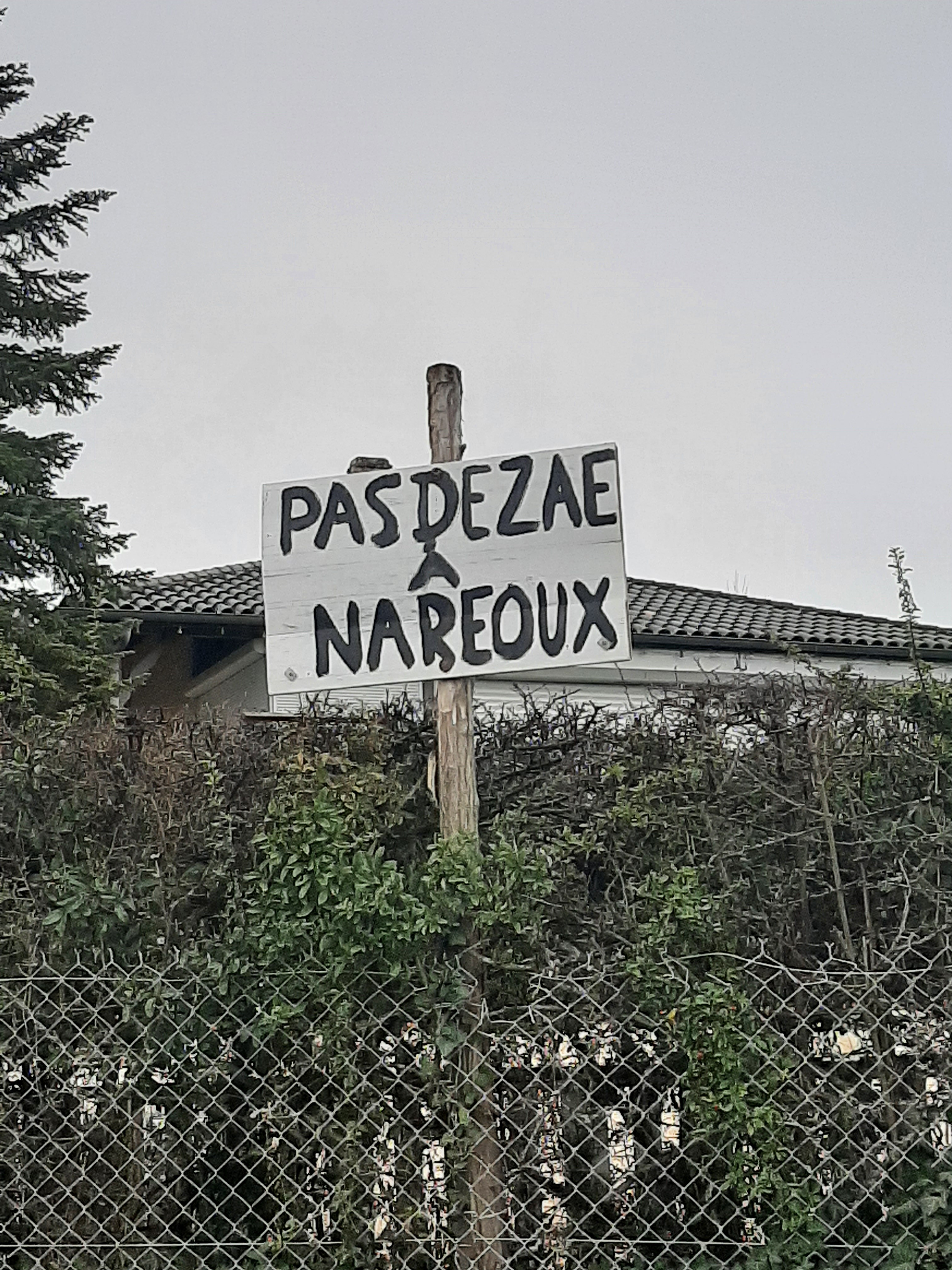 panneau zae.jpg