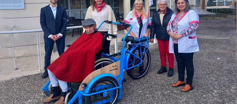 Un tricycle adapté aux fauteuils roulants