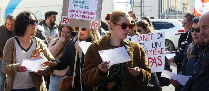Une manifestation contre les fermetures de classes