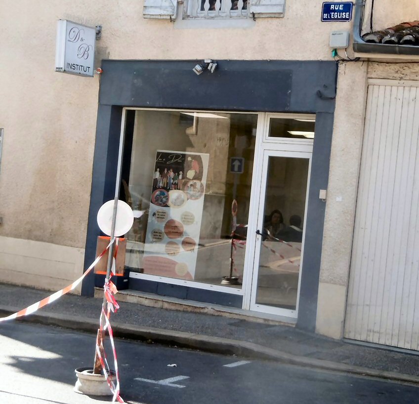 Il ne manque plus que l'enseigne