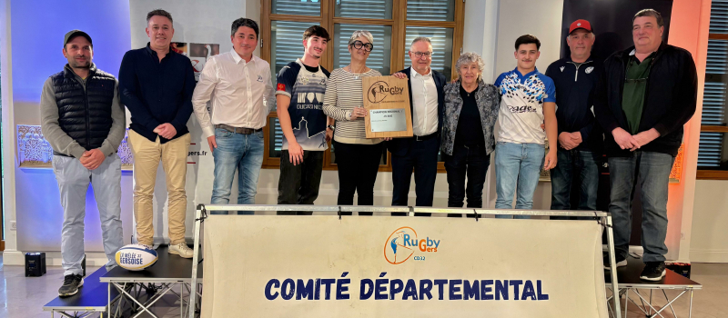 Les jeunes U16 et U19 finalistes de rugby, reçus au Département