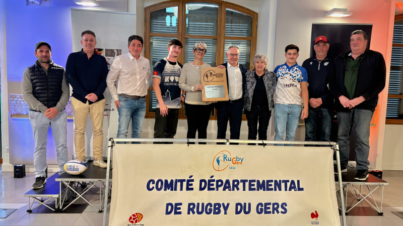 Les jeunes U16 et U19 finalistes de rugby, reçus au Département