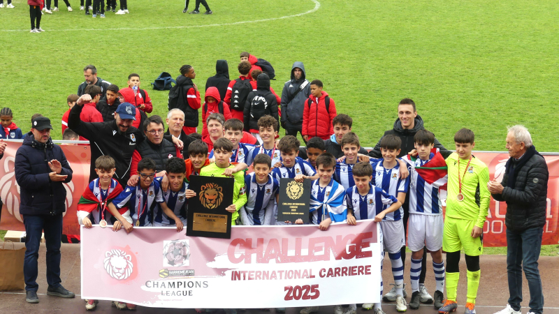 Les basques de la Real Sociedad de San Sebastian vainqueurs du challenge Eric Carrière