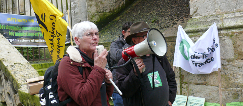 Un collectif de 28 associations manifeste contre le déferlement du voltaïque et de la méthanisation