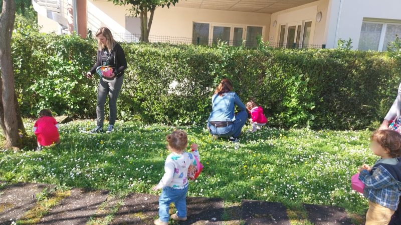 Chasse aux œufs intergénérationnelle à l’EHPAD de l'hôpital : un moment de partage et de joie