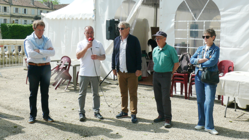 Le village italien est installé sur les allées d'Etigny