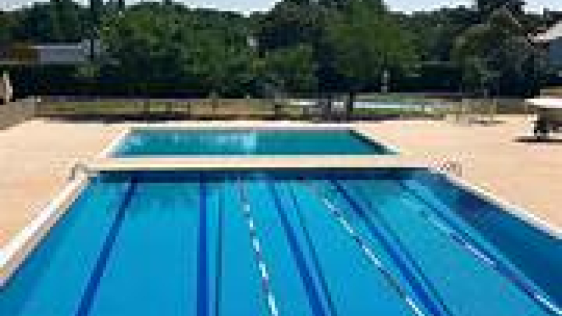 Allez, tout le monde à l’eau à la piscine de Gimont !
