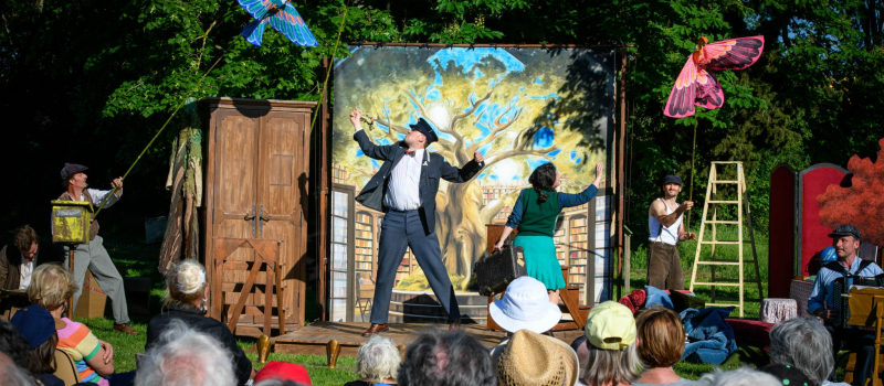Papageno "La flûte enchantée", de l'opéra  sur la place du village !