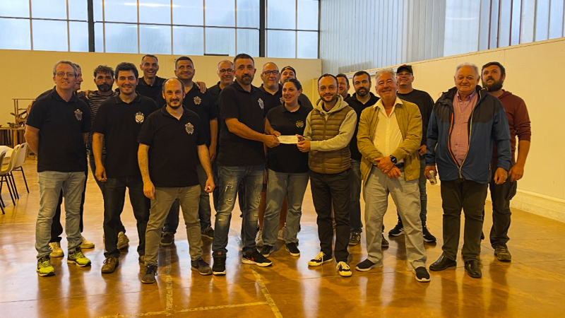 L'association Seissan Fêtes et Tradition offre un chèque de 1000€ à l'Amicale des pompiers