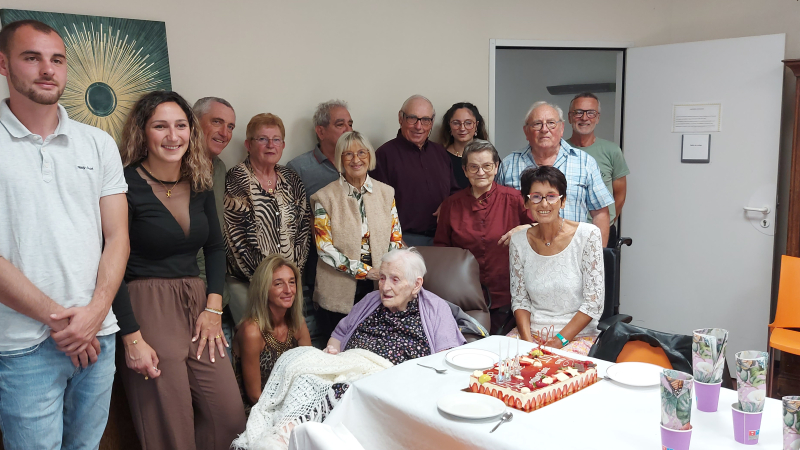 La doyenne de l'EHPAD de l'hôpital, Yvonne Duclos, a fêté ses 104 ans!