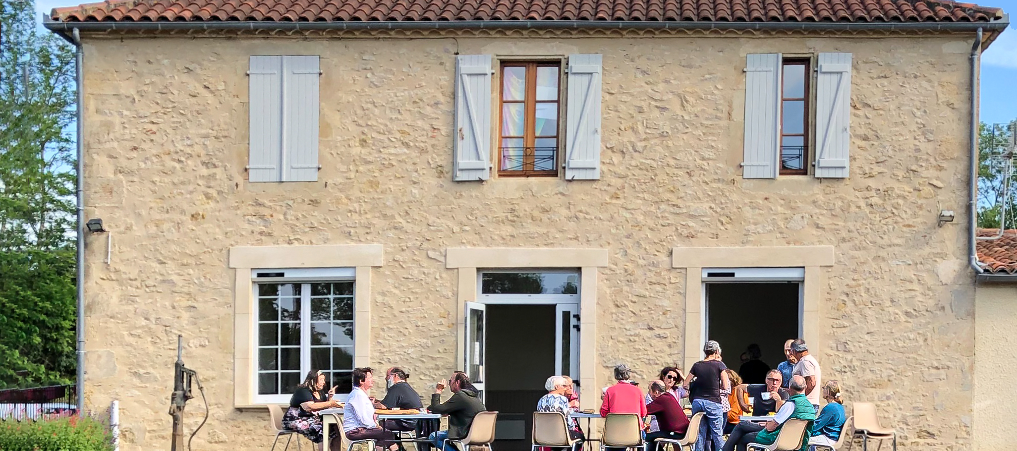 0 DR PLandry Des tables à l'extérieur 1bis 250525.jpg