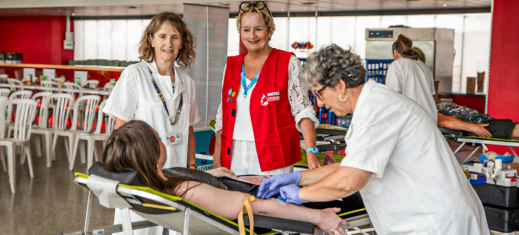 0 Docteur Marie-Christine Guhl Rolande Delord et infirmière et donneuse 1bis 110625.jpg
