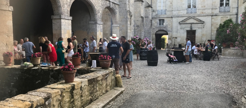 Soirée conviviale dans la cour du château pour la fête de la musique