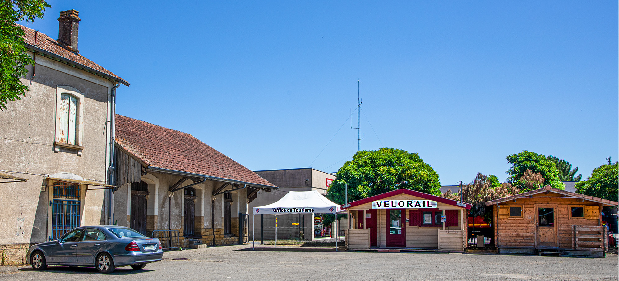 0 L'Office de tourisme et la gare du vélorail 1bis 280625.jpg