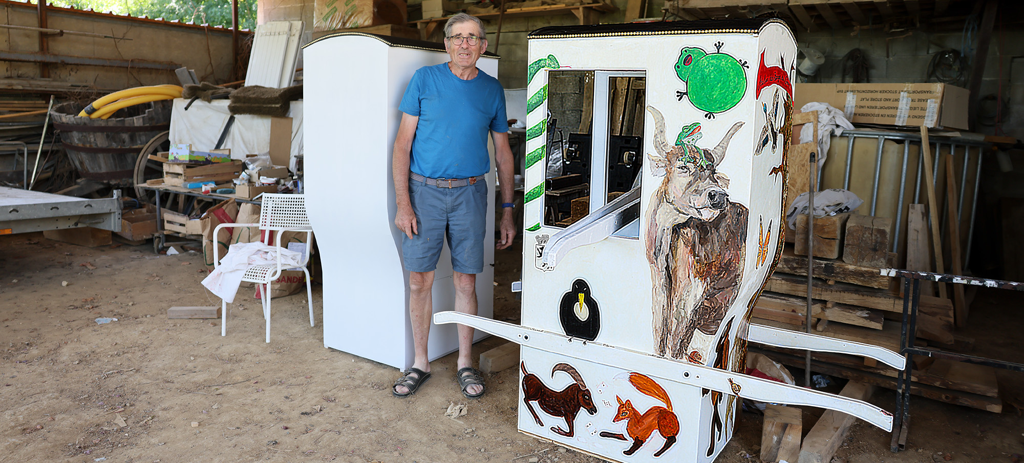 0 Jean-Luc Cornu avec 2 chaises à porteur 1bis 100725.jpg