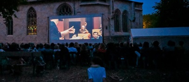 Premier cinéma en plein air à Lectoure. Succès retentissant