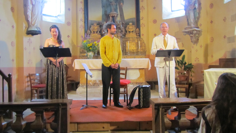 Concert en la chapelle de Las : accord parfait entre le chant lyrique et l'accordéon classique !