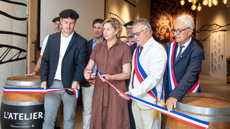 La ministre-vigneronne du Tourisme à l'Atelier des cépages de Plaimont