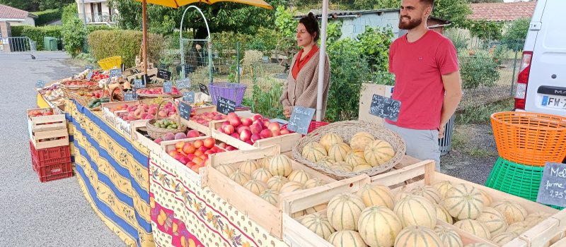 Un nouveau primeur au marché de plein vent
