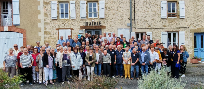 Retrouvailles émouvantes des anciens élèves et enseignants