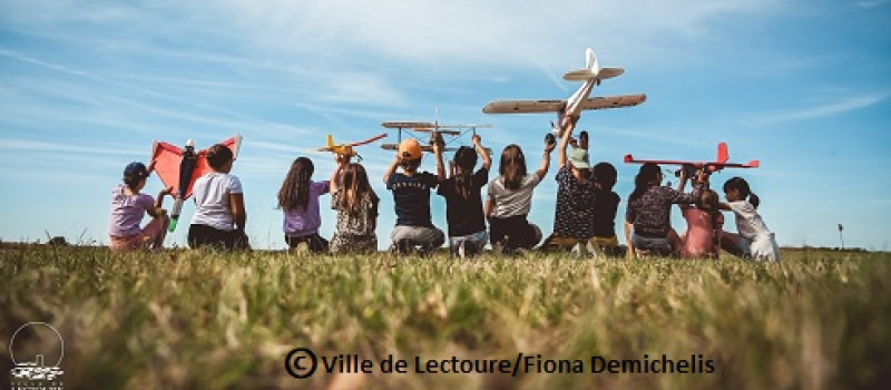 Initiation des enfants du centre de loisirs à l’aéromodélisme