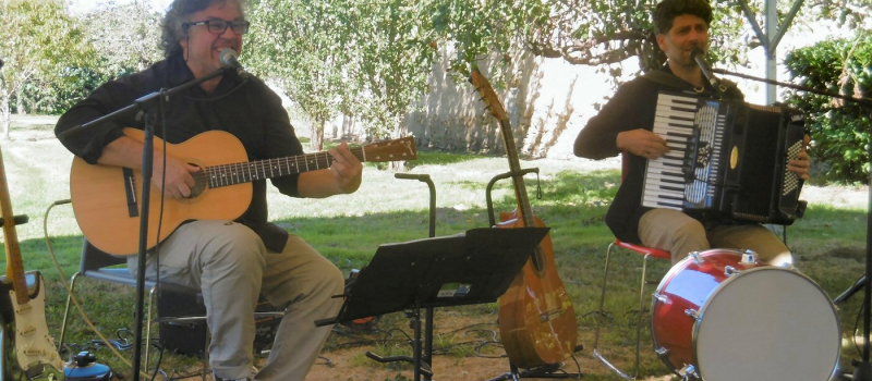 Superbe concert en plein air avec le duo LIMBERRI