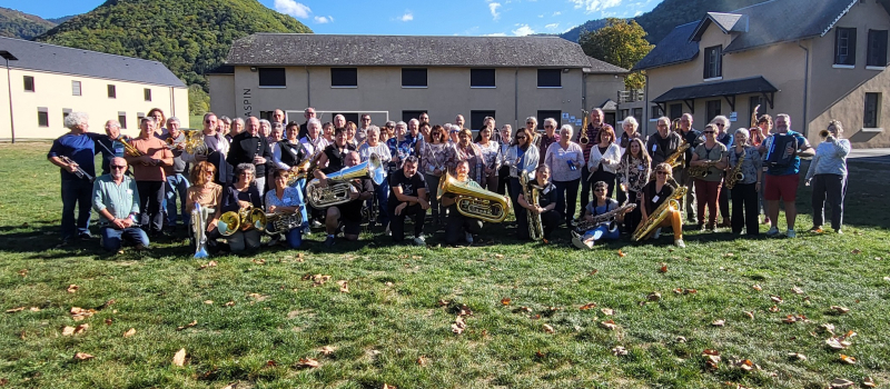 Harmonie et solidarité : le Vintage Senior Orchestra célèbre Octobre Rose en musique !