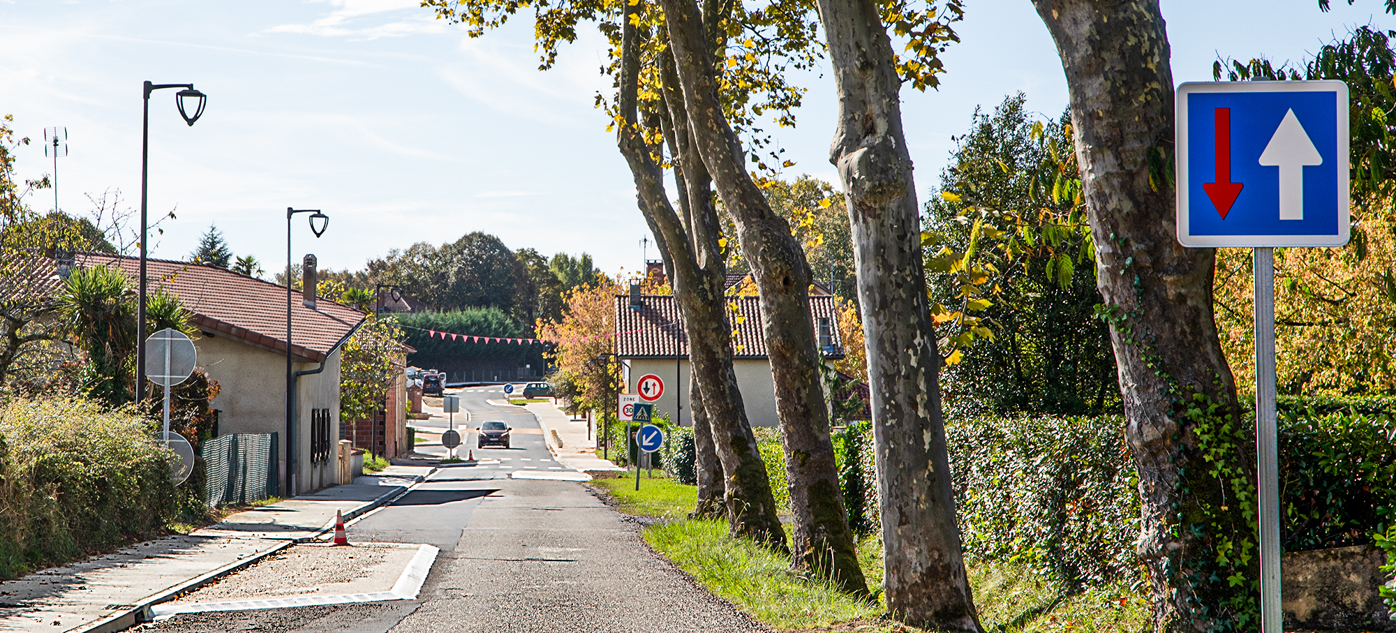 0 La rue centrale de Laujuzan 1bis 071025.jpg