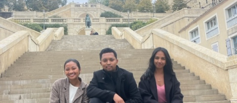 Quand trois jeunes Malgaches découvrent le vieil Auch