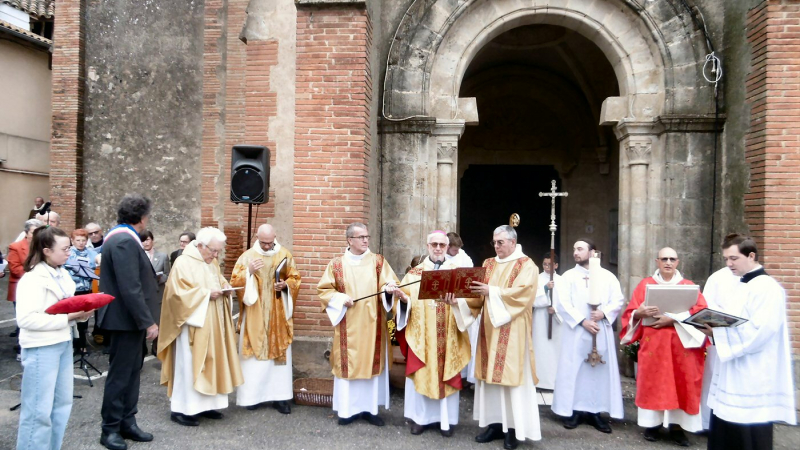 Après plus de deux ans et demi de travaux, l'église St Pierre " dédicacée" c'est-à dire restituée au culte