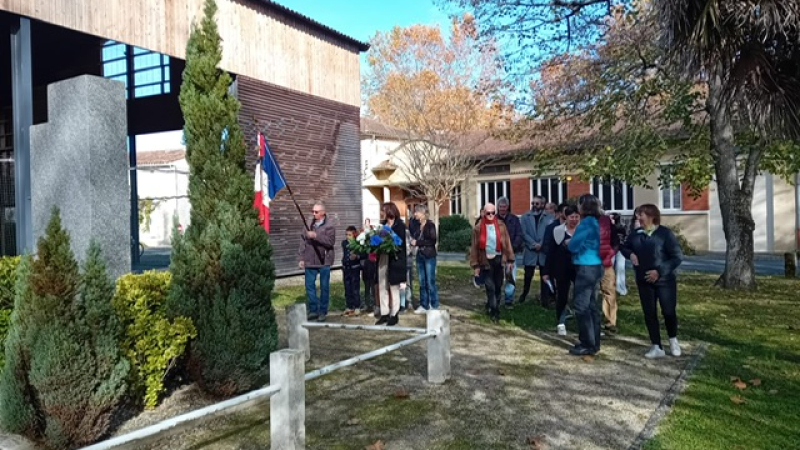 Célébration du 11 novembre : les enfants chantent la Marseillaise