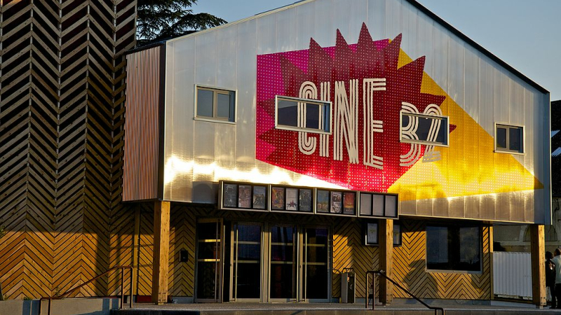 Demain soir  " L’IMPROBABLE AVENTURE DE CINÉ 32"