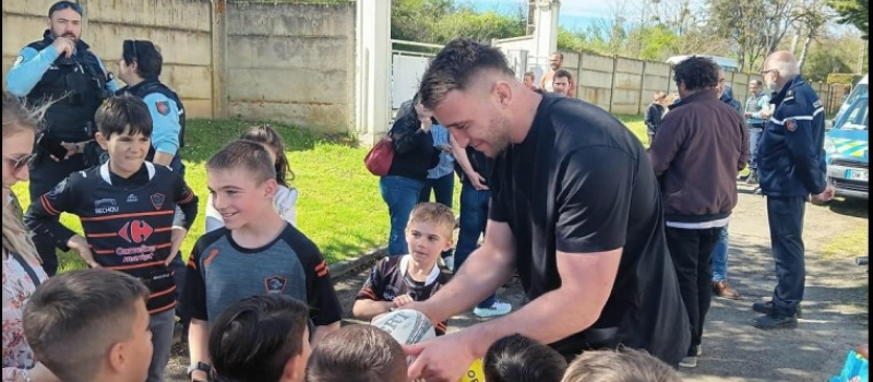 120 ans de l'UAV Rugby : inauguration d'une fresque en l’honneur d’Anthony Jelonch et lancement du “Mur des Amis”