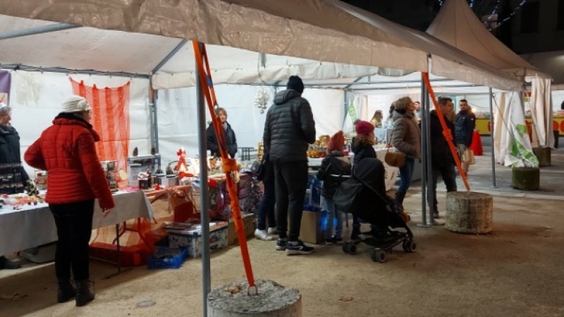 Un marché de Noël pour petits et grands  autour du kiosque de Vic