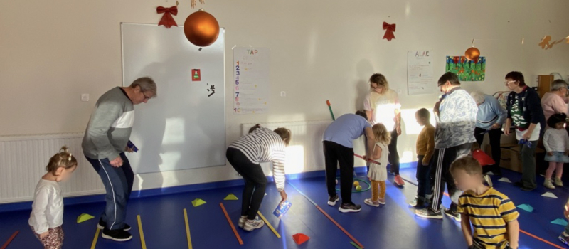 Les anciens du village à la maternelle