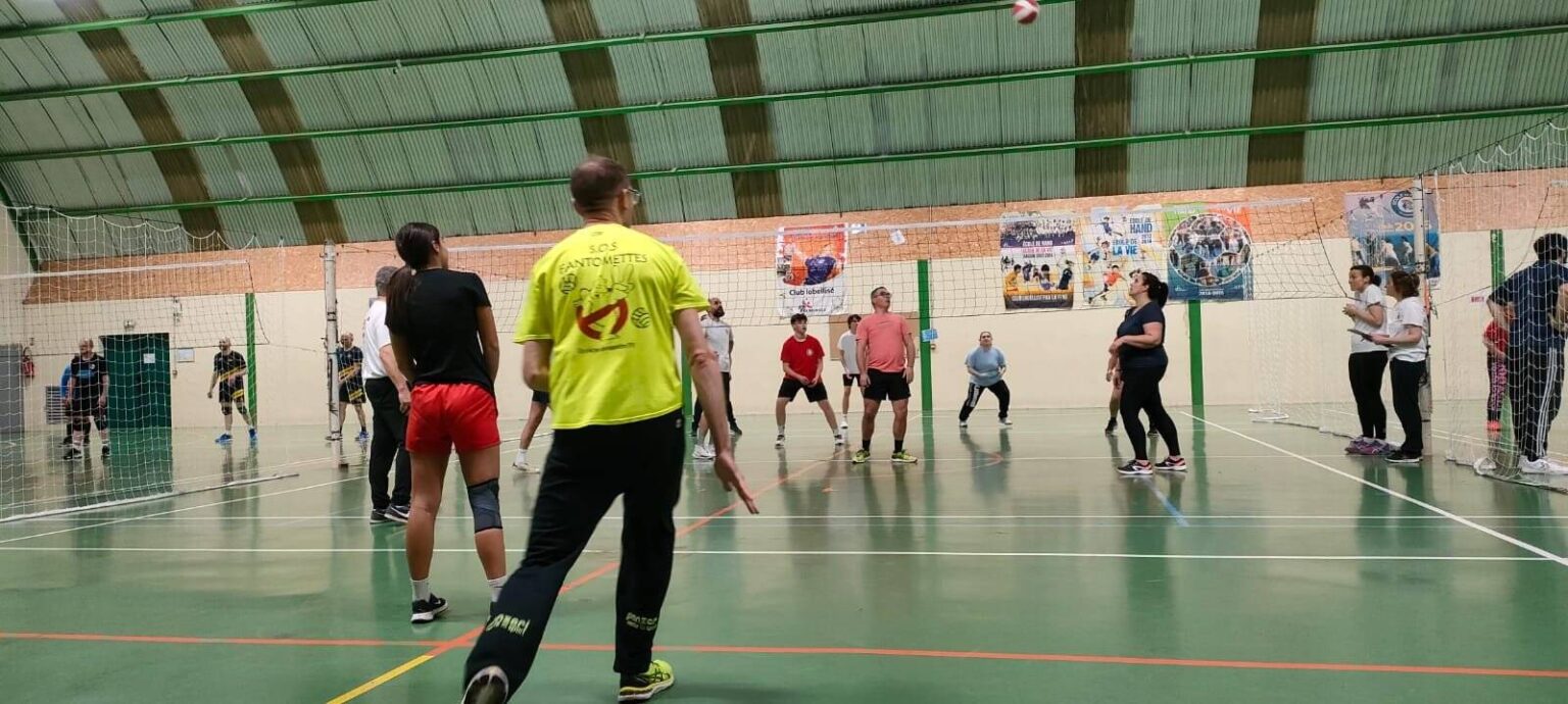 Un tournoi de volley-ball corporatif Crédits : LD