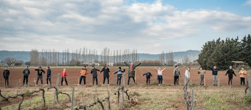 Dans le Gers, éduquer les enfants  aux enjeux agricoles de demain par la plantation d’arbres