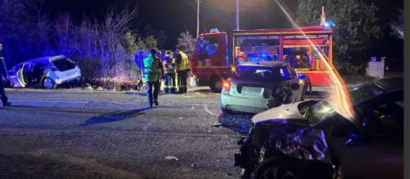 Trois voitures se télescopent, six personnes impliquées dans l'accident