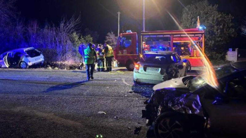 Trois voitures se télescopent, six personnes impliquées dans l'accident