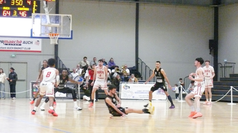 Les basketteurs auscitains en démonstration face à Montaigu Vendée