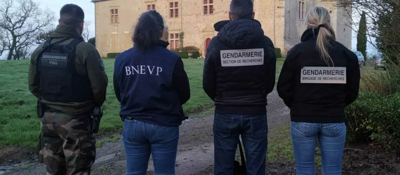 Démantèlement d'un élevage illégal de chevaux et de chiens de race